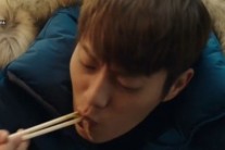 ‘식샤를 합시다2’ 윤두준, 오징어회 먹방 “바로 먹을 수 있는건 큰 축복”