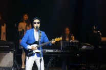 “과거에 멈춰 있지 않겠다”