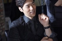 김강우 ‘실종느와르 M’ 촬영장서 해피바이러스 전파 ‘분위기 메이커’