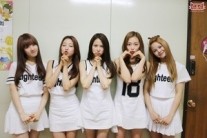 씨엘씨, 신곡 ‘에이틴’ 대기실 미공개컷…18세 소녀들의 달콤 ‘아이컨택’