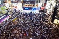 거미, 광주에서 버스킹 공연 이어간다!…’충장로 일대 마비’