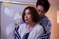 블락비 비범, 시크릿 정하나에 ‘백허그’…웹드라마 ‘점핑걸’ 스틸 공개