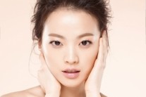 천우희, 봄을 닮은 청초한 우아함 발산