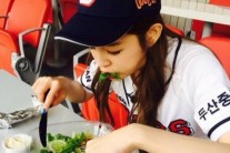 ‘예뻐졌다’ 박보람 시구 “다이어트 비결은 치콜 대신 샐러드”