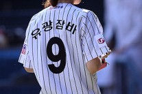 내 이름은 ‘유광잠바’…시구한 신소율 LG팬 인증