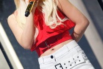 ‘2NE1’ 씨엘, 다저스 홈구장서 시구
