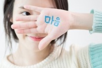 아이유 ‘마음’, 로엔트리 측 “아이유 마음을 엿볼 수 있는 앨범 자켓 B컷 공개” 청순美 발산