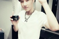‘음악중심’ 김성규, 1위 첫 우승 기념 인증샷…사촌누나가 KBS 기자