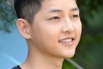 송중기 오늘 전역…드라마 복귀작 벌써 확정