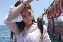강민경 미모, 물고기 마음도 훔쳤다