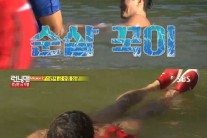 ‘런닝맨’ 김종국, 이광수 반칙에 ‘알몸’됐다