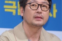 김윤석 아내 방주란과 첫 만남에 대해…”고마운 무대다”