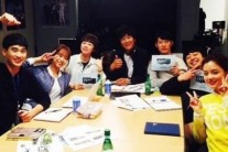 ‘프로듀사’ 차태현 김수현, 극 중 ’1박2일’팀의 막방 인증샷 ‘훈훈’