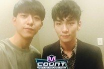 ‘엠카 MC’ 이정신-키 훈훈한 투샷 공개