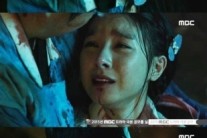 ‘밤을 걷는 선비’ 김소은, 흡혈귀 된 이준기 위해 희생해 죽음 선택 “어서 제 피를…”