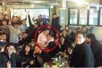 ‘씨제스와 결별’ 송지효, 개리 무릎 위에 꼭 껴안은 다정샷 ‘눈길’