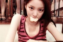 이유비, 식당에서 찍힌 사진 보니 섹시미 철철 ‘식빵만 물었을 뿐인데…’