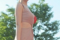 [포토]‘동창회의 목적’ 김유연, 속옷 노출 파격 의상으로 레드카펫 점령