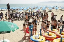 ‘쓰리 썸머 나잇’ 비키니 군단이 해운대를 달린 사연은?