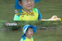 송민국 아빠 따라가다 물에 풍덩…“옷이 젖었어요” 오열