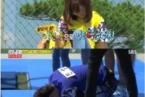 “옷 안에 뭐 입었나”…옷 찢긴 백진희 ‘수난’