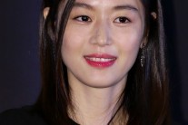 전지현, 결혼 3년 만에 엄마 된다…“임신 10주차, 내년 초 출산”