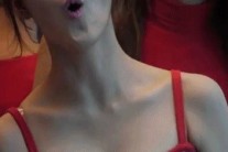 지민 태도 논란, 탱크탑 입고 볼륨감 넘치는 몸매 가슴골 드러나 과시 ‘진정한 베이글녀 인증’
