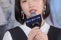 [이슈현장]김고은 “80회차 촬영, 모두 와이터 탔다”