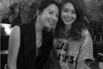 ‘미세스캅’ 김희애 소녀시대 수영과 다정샷 화제…“반짝반짝 물광피부와 눈부신 미모 닮고 싶어요”