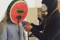 ‘복면가왕’ 강균성, 수박씨 가면 인증샷 눈길 “물 마실 땐 이렇게, 보안 철저히”