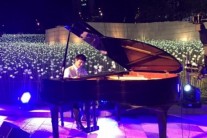 신지호, 광복70주년 기념 전야제 참석..’한 여름밤 게릴라 콘서트’