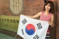 트로트 가수 윤수현, 광복 70주년 뜻깊은 발걸음… ‘대한민국 사랑합니다’