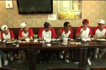 ‘런닝맨’ 유재석, 90년대 가수들과의 레이스! ‘맞춤형 진행스타일’