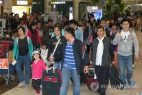 외국인 관광객 줄었는데…한국인 해외여행 20% 급증