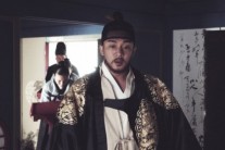 ‘사도’ 유아인, 게이설에 대해 입 열어…“누군가의 놀잇감이 되는 것이 싫다”