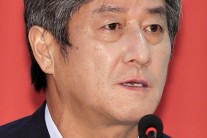 이용관 BIFF 위원장 “예산 줄여서라도 자존심 지키겠다”