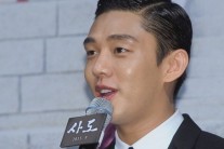 [이슈현장]이준익 감독 “유아인, 감정 몰입해 실제 돌에 머리 박아”