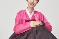 [한가위한복인터뷰]윤수현, “가족들 사이에 늦둥이, 트로트 가수가 된 영향 컸죠”