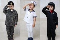 육해공군 ‘삼둥이’…국군의날 경례 인증샷 심쿵