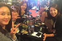 한그루, 군복 벗은 미녀배우들과 인증샷