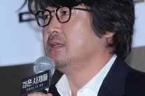 [이슈현장]김윤석 “쉴틈 없는 촬영 중에도 술은 매일 마셔”