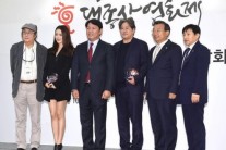 대종상영화제, 부문별 후보 확정…‘대리수상 불가’ 방침은 밀어붙이기?