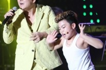 ‘리틀싸이’ 황민우-트로트가수 최영철, 박현빈 디너쇼서 신명나는 무대 선보여 ‘시선집중’
