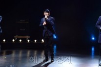 “딱 ‘눈을 보고 말해요’였죠”…완전체로 돌아온 V.O.S