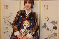 ‘트로트 신예’ 윤수현, 궁중 여인의 기품 느껴지는 한복 자태 눈길