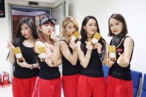 포미닛, 밸런타인데이 맞아 팬들에게 초콜렛 역조공 ‘이러니 안반해?’