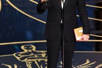 [아카데미 복습하기②] 레오나르도의 ‘지구’, 이냐리투의 ‘머리카락’…이색 수상소감 열전