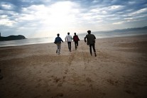 [이세진의 예고편] 찬란한 청춘과 부끄러운 어른…‘글로리데이’
