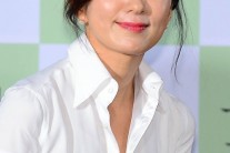 33년차 배우 김희애…생애 첫 소속사는 YG