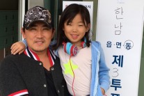 이승철, 딸과 함께 투표 인증샷… “대한민국 화이팅!”